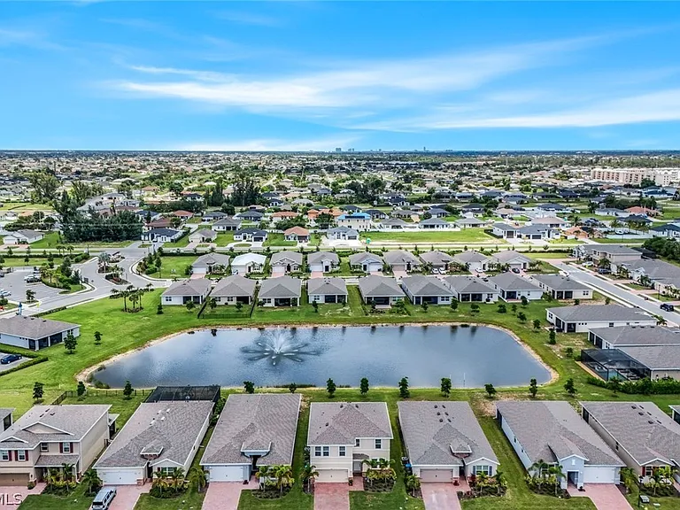 421 Coral Reef Pl — Photo 3