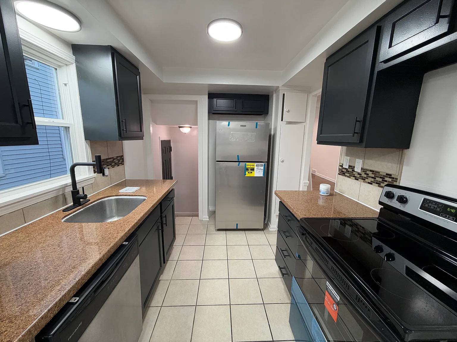 3 bed, 1233 sqft, $1,950 — Photo 4