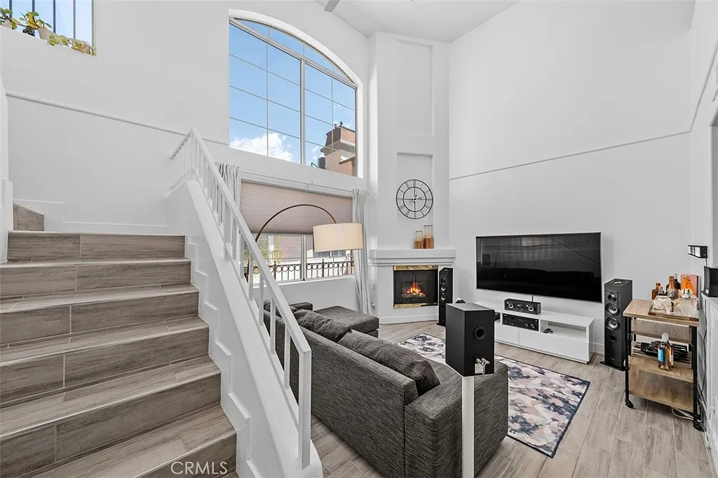 1 bed, 860 sqft, $3,000 — Photo 2