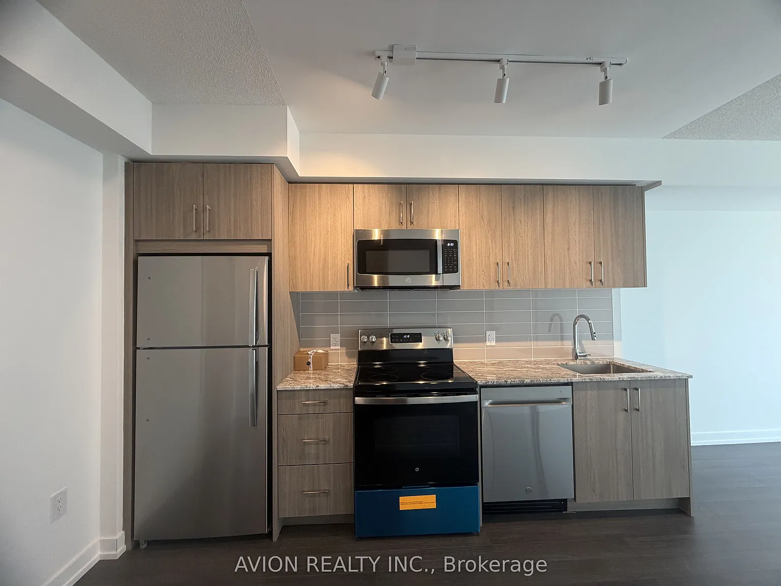 2 bed, $2,050 — Photo 1