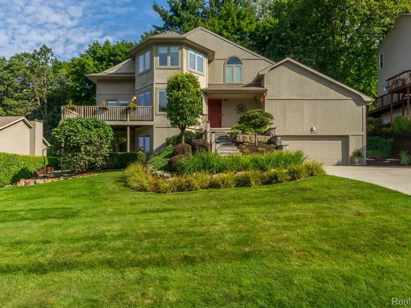 10972 Charring Cross Cir, Whitmore Lake, MI 48189