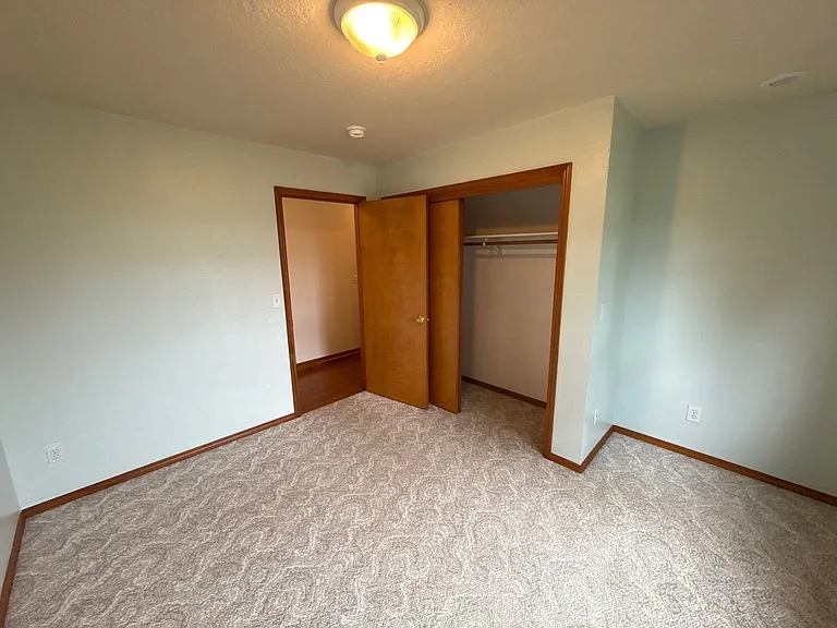 460 SE Conifer Pl — Photo 27
