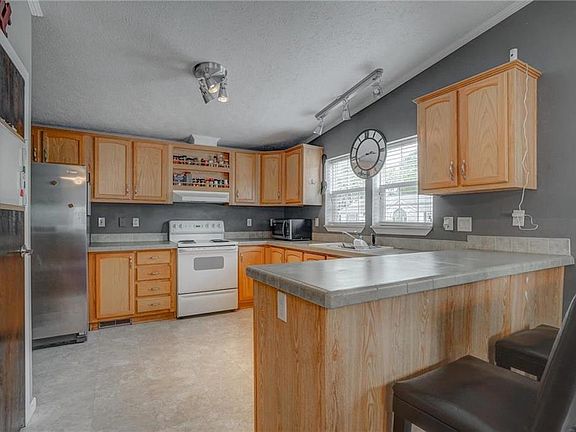 5th image of 7905 NW 122nd Ct