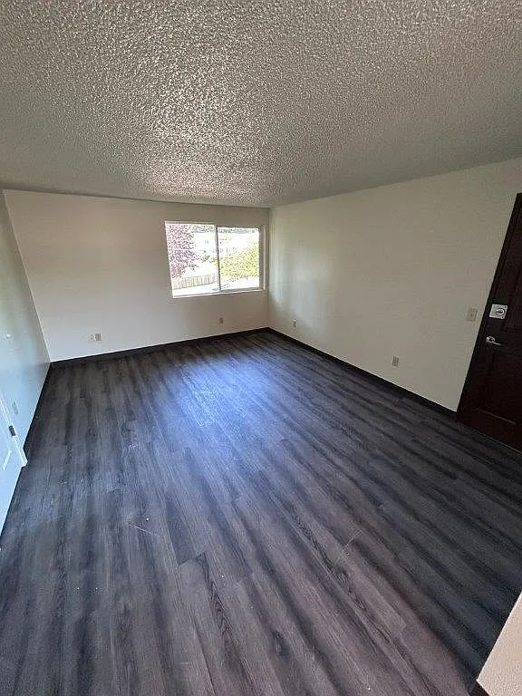 2 bed, 750 sqft, $1,250 — Photo 1