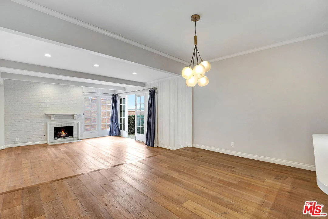 2 bed, 2.0 bath, 1800 sqft, $6,000 — Photo 4