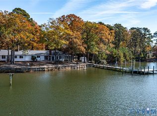 492 Pine Reach Dr, Kilmarnock, VA 22482