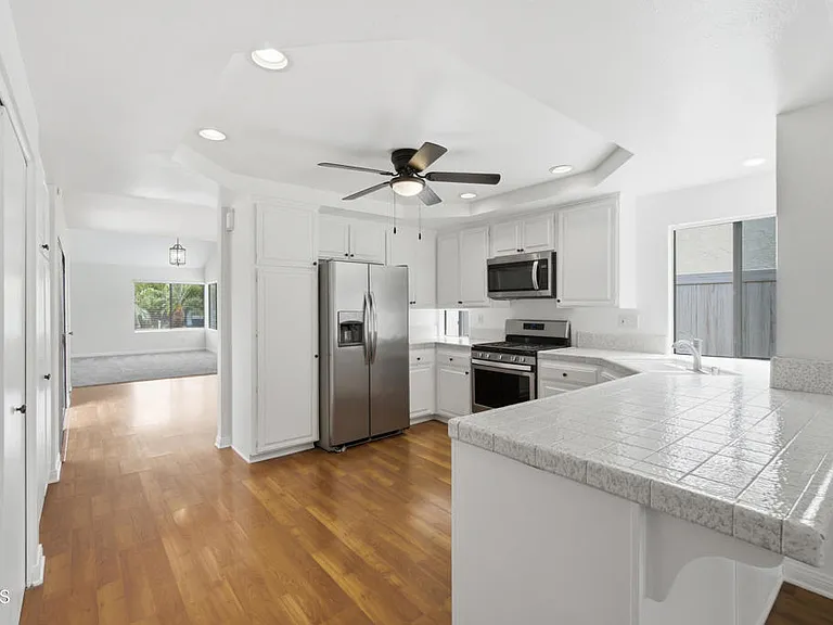 9026 Feather St — Photo 17