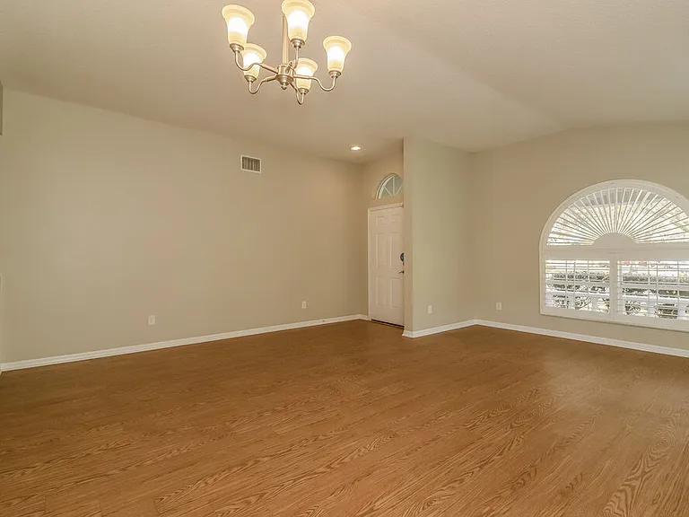633 Straw Lake Dr — Photo 4