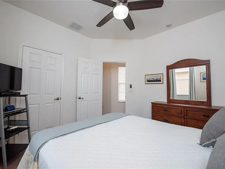 2920 Willow Creek Ln — Photo 82