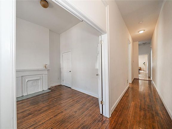 4th image of 129 W Clay St