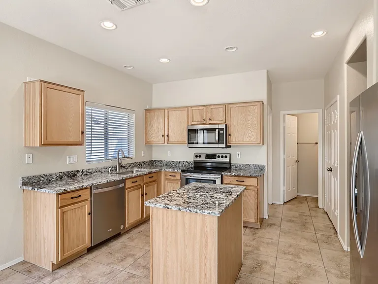 3543 W Steinbeck Ct — Photo 2