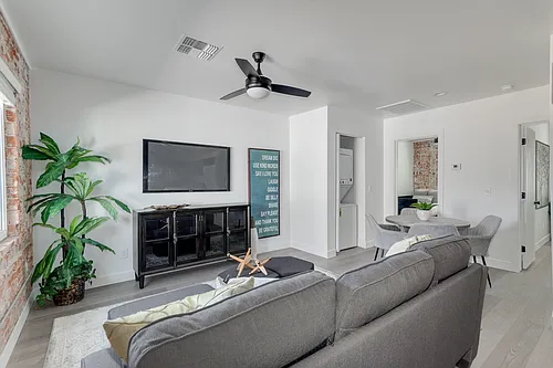2512 E Thomas Rd #10 Photo 1