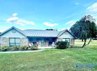 73 N North Greenway Rd, Trinity, AL 35673