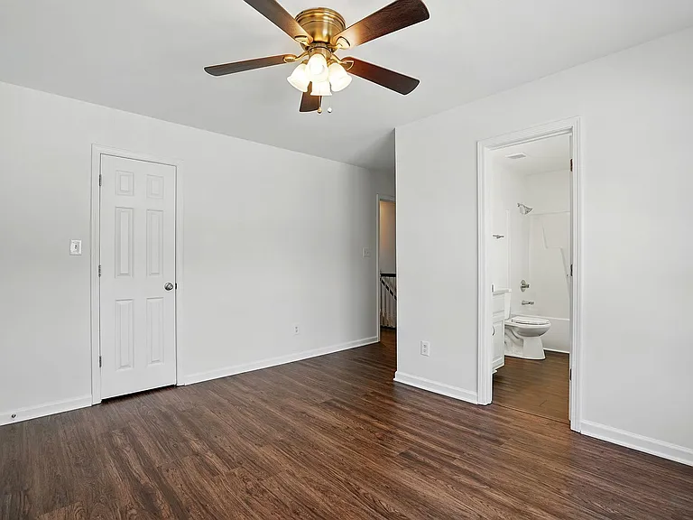 401 Whitehall Ct — Photo 19