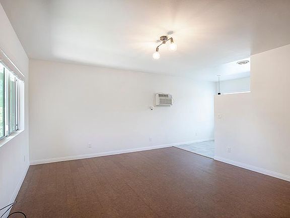 4th image of 612 E Washington Blvd APT 12