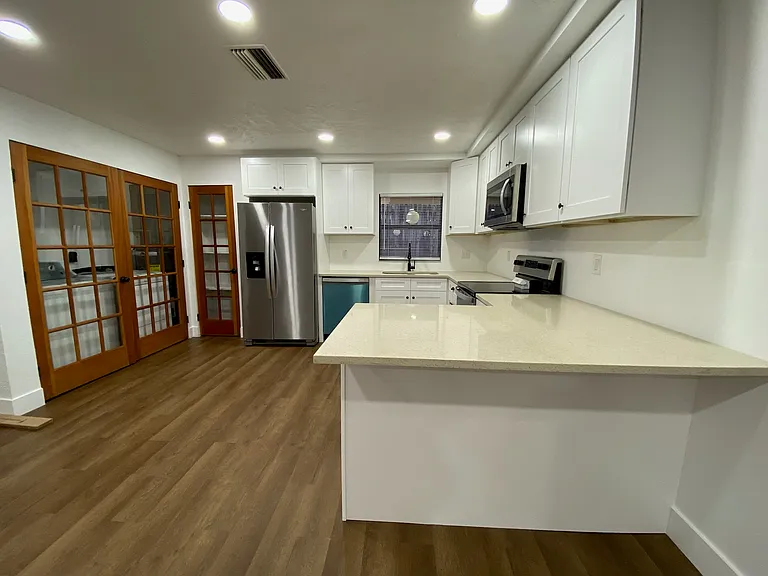 4614 E Seneca Ave — Photo 3