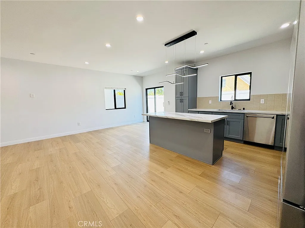 2 bed, 2.5 bath, 1142 sqft, $3,395 — Photo 3