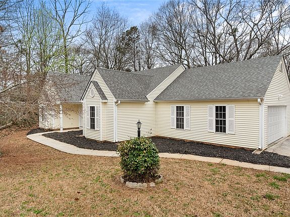 3rd image of 803 Mountainview Pl