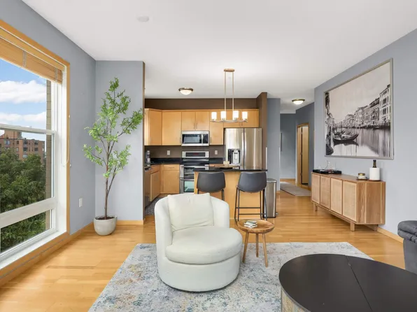 301 Oak Grove St APT 414, Minneapolis, MN 55403