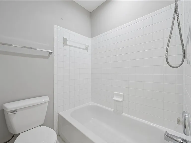 1004 Collindale Ave — Photo 29