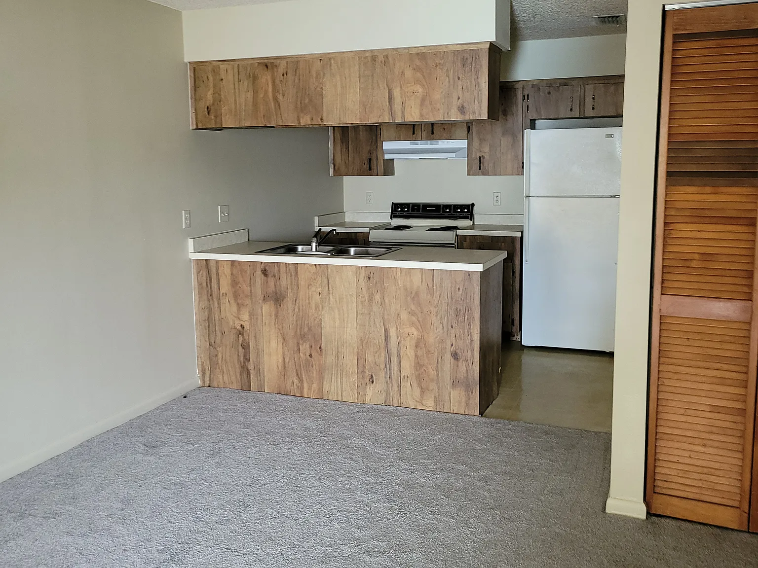 2 bed, 900 sqft, $1,120 — Photo 3