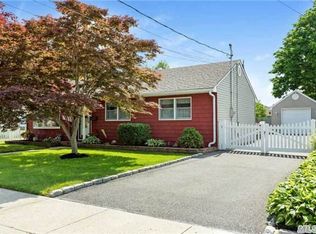1416 Lombardy Blvd, Bay Shore, NY 11706