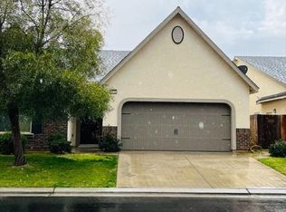 6879 W Sapphire Dr, Fresno, CA 93722