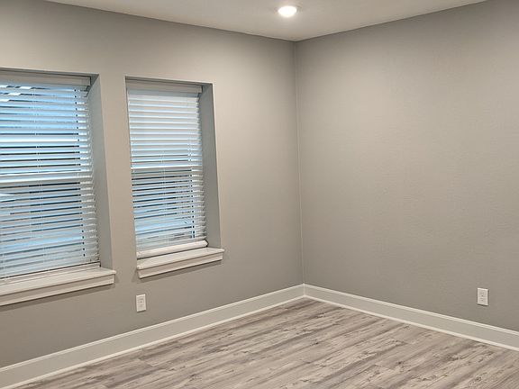 3rd image of 3511 Forest Ave #306