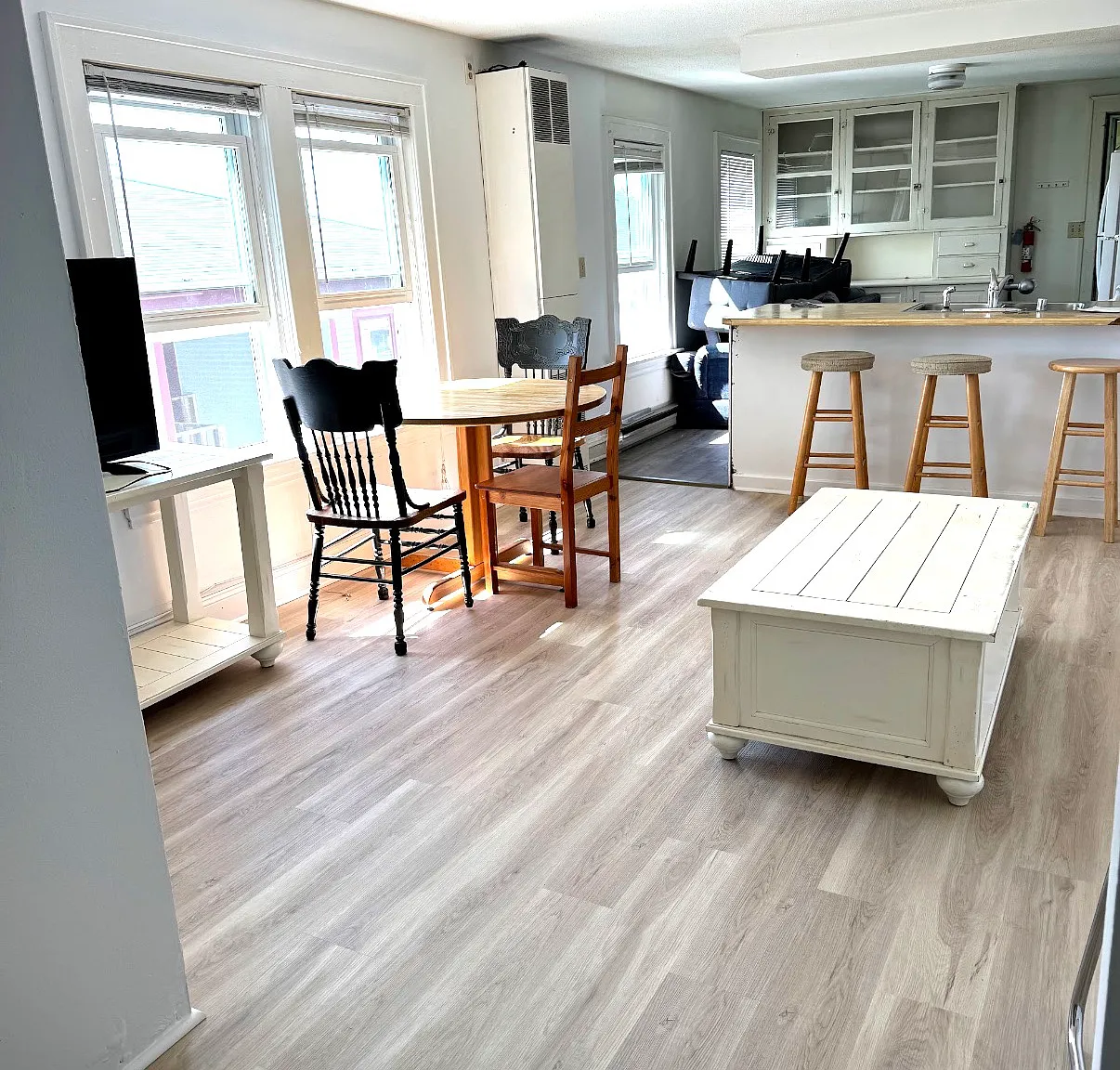 4 bed, $5,000 — Photo 1