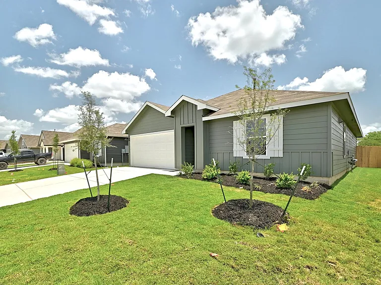 106 N Richland Dr — Photo 2
