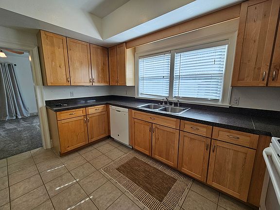 3rd image of 303 Ewell Ln
