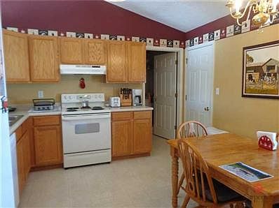 4th image of 51 Cedarwood Dr