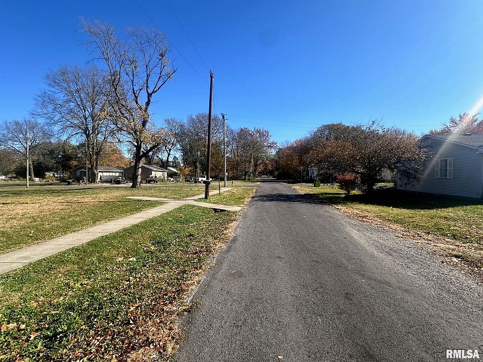 2nd image of 320 Farrell St