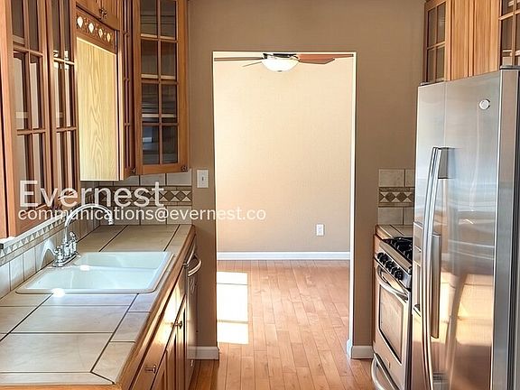 4th image of 327 10th St