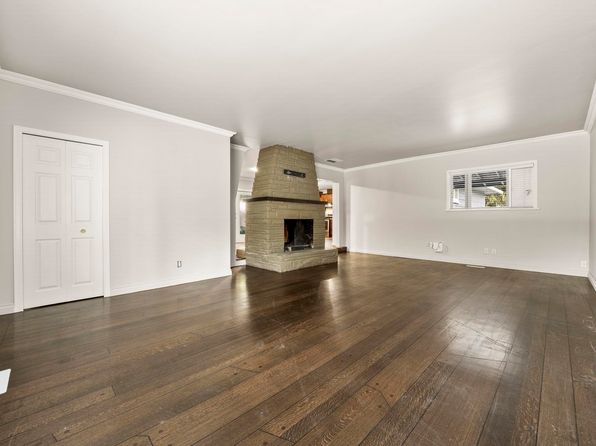 3 bedroom rental in Surrey — photo 5