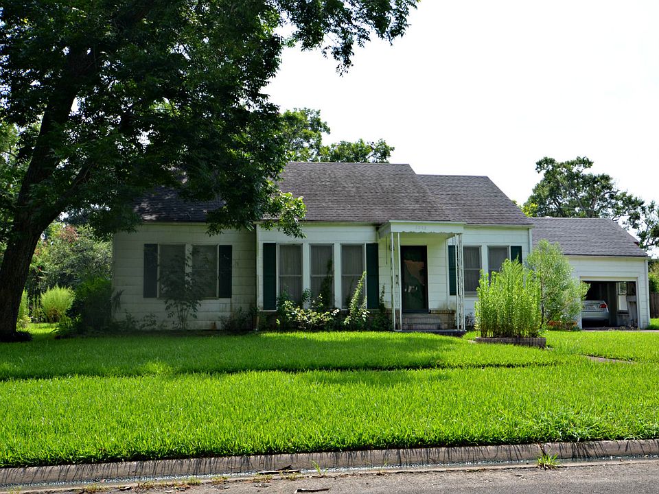 1st image of 2825 Las Palmas Dr