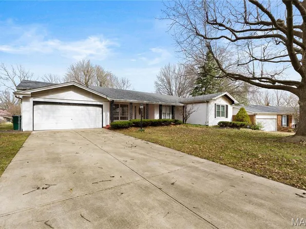3 Club Grounds North Dr, Florissant, MO 63033