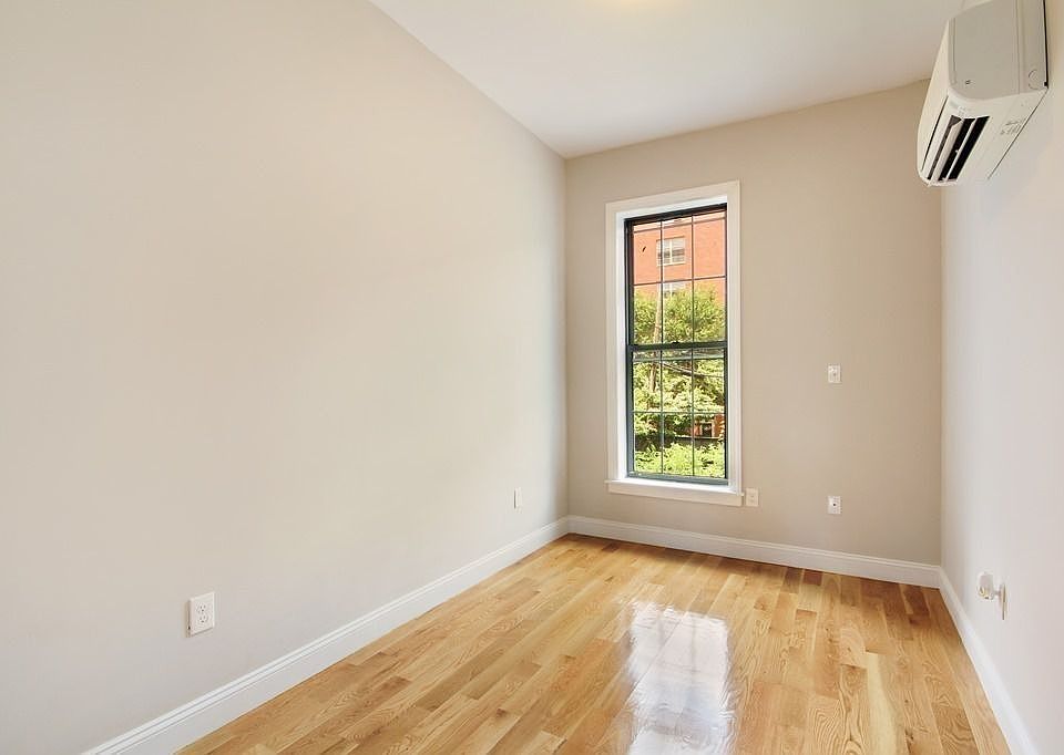 2nd image of 109 Vernon Ave APT 2
