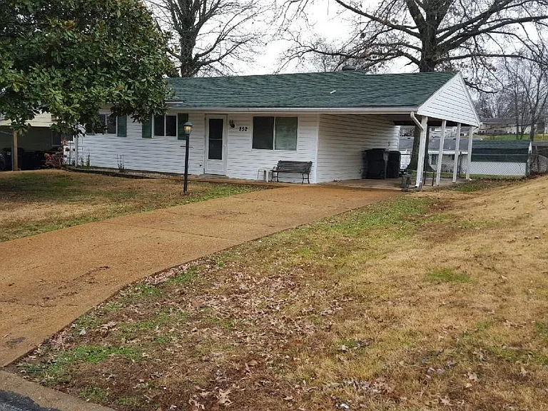 852 Weedel Dr — Photo 2