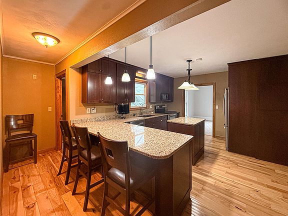 4th image of 1708 Mitchell St