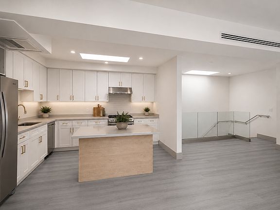 5th image of 14954 Sherman Way #207