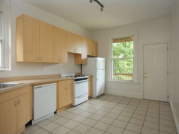 3rd image of 1431 N Wicker Park Ave APT 2S