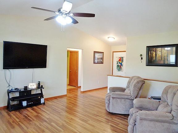 3rd image of 1419 Schuman Dr