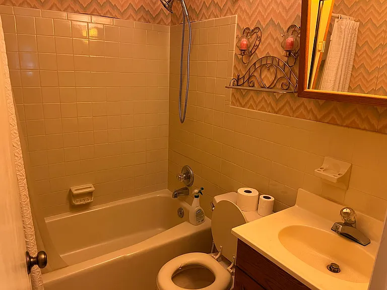 594 Halifax Dr — Photo 9