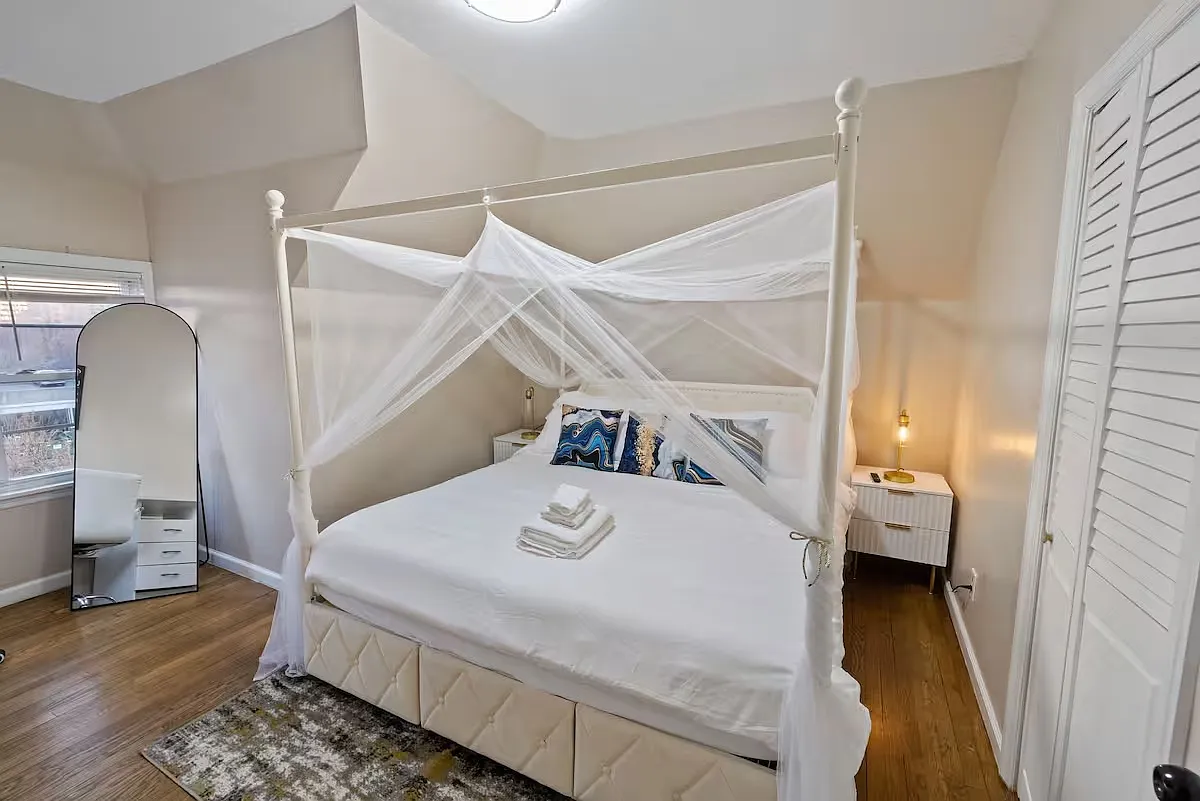 2 bed, 1000 sqft, $2,000 — Photo 2