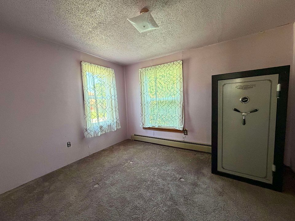 7th image of 1052 Pine Rd