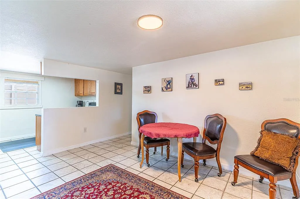 3 bed, 1.0 bath, 912 sqft, $1,225 — Photo 3