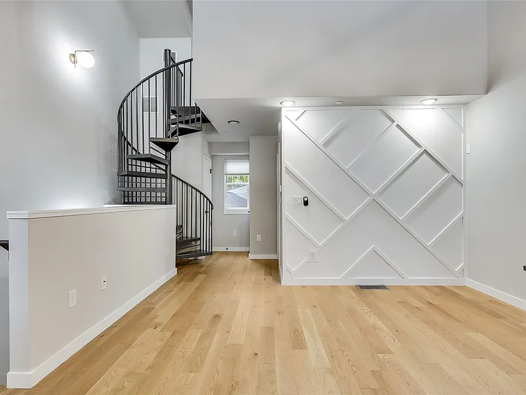 913 Duncan Ln #203 — Photo 2