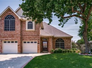 201 Commonwealth Cir, Grand Prairie, TX 75052