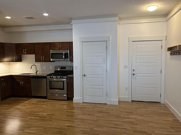 5th image of 54 Loomis St Unit 2106
